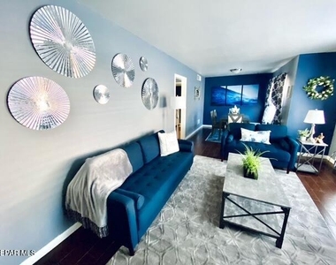 4317 N Stanton Street - Photo Thumbnail 2