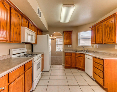 628 Paseo Hermoso Drive - Photo Thumbnail 9