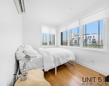 319 Graham Avenue - Photo Thumbnail 5