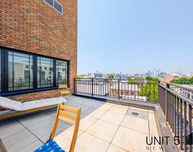 319 Graham Avenue - Photo Thumbnail 8