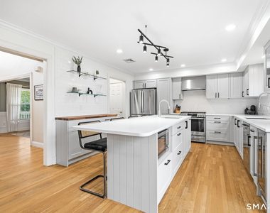 80 Third Avenue - Photo Thumbnail 9