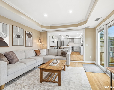 80 Third Avenue - Photo Thumbnail 11