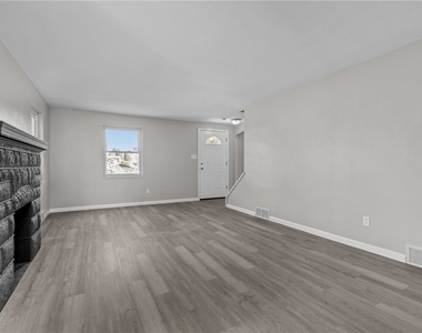 2982 Kestner Avenue - Photo Thumbnail 3