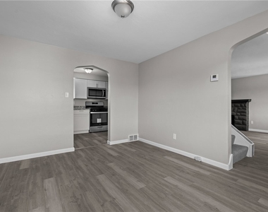 2982 Kestner Avenue - Photo Thumbnail 4