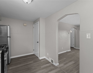 2982 Kestner Avenue - Photo Thumbnail 9