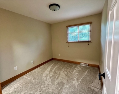 2017 Luehm Ave - Photo Thumbnail 13