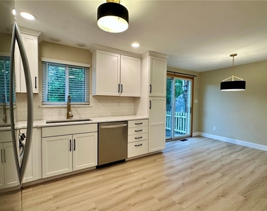 2017 Luehm Ave - Photo Thumbnail 2