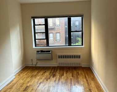 East 84th Street - Photo Thumbnail 1