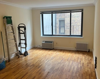 E 87th Street / York Avenue - Photo Thumbnail 3