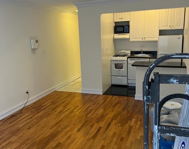 E 87th Street / York Avenue - Photo Thumbnail 4