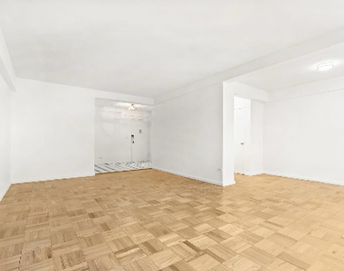 333 East 46th Street - Photo Thumbnail 3