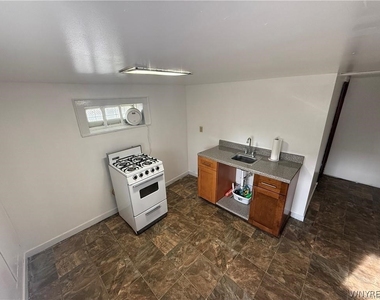 300 Springville Avenue - Photo Thumbnail 5