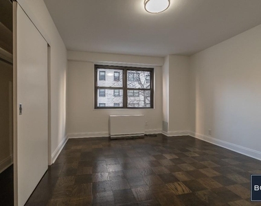 East 89th Street - Photo Thumbnail 4