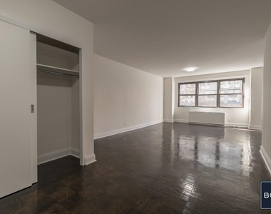 East 89th Street - Photo Thumbnail 3