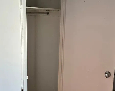 415 W - Photo Thumbnail 8