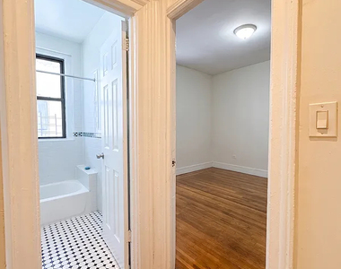 712 West - Photo Thumbnail 1