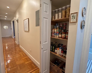 712 West - Photo Thumbnail 12