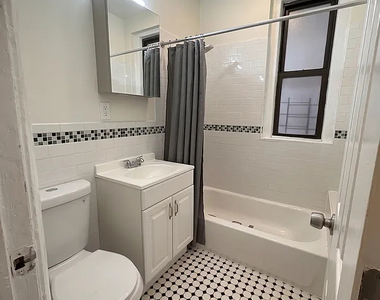 712 West - Photo Thumbnail 3