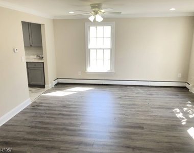 35 Phoenix Ave - Photo Thumbnail 3