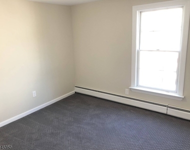 35 Phoenix Ave - Photo Thumbnail 8