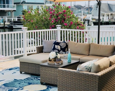 362 Venice Drive - Photo Thumbnail 2