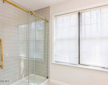 1101 Stoneridge Circle - Photo Thumbnail 10