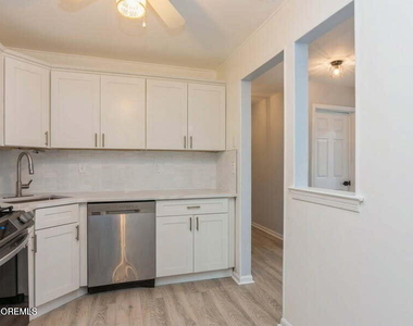 1101 Stoneridge Circle - Photo Thumbnail 2