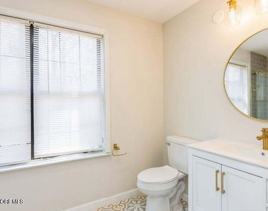 1101 Stoneridge Circle - Photo Thumbnail 11