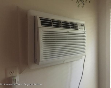 171 Amberly Drive - Photo Thumbnail 9