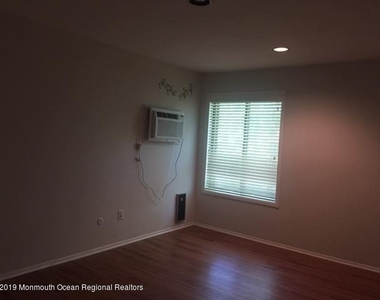 171 Amberly Drive - Photo Thumbnail 12