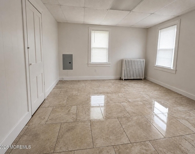 207 Howard Street - Photo Thumbnail 2