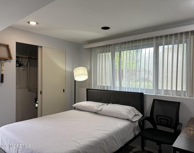 652 Holly Lane - Photo Thumbnail 12