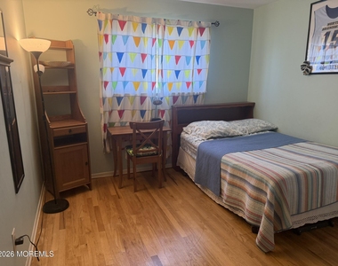 652 Holly Lane - Photo Thumbnail 16
