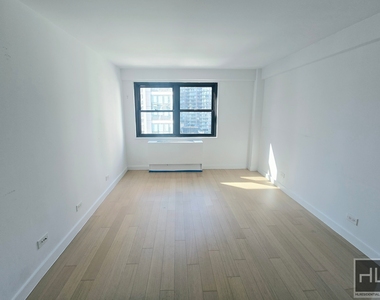 East 39th Street - Photo Thumbnail 6