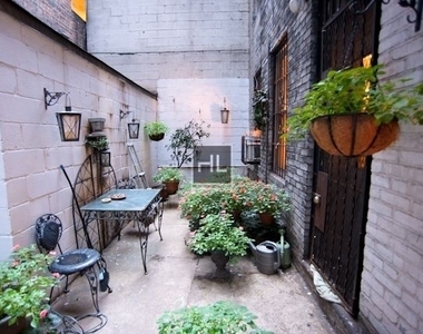 East 31 Street - Photo Thumbnail 6