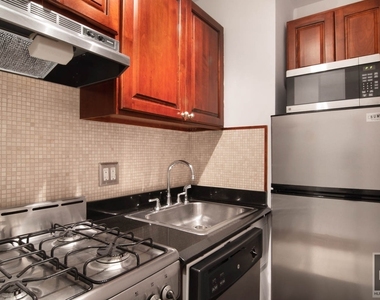 West 58th Street - Photo Thumbnail 4
