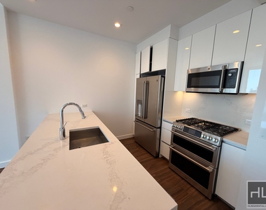 West 36th Street - Photo Thumbnail 2