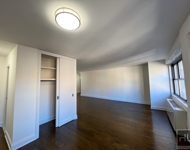 E 16 St - Photo Thumbnail 2