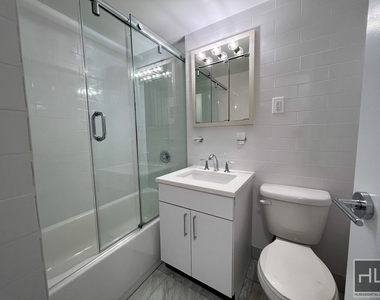 E 16 St - Photo Thumbnail 4