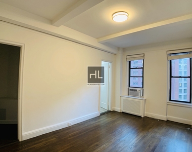 East 46 Street - Photo Thumbnail 2