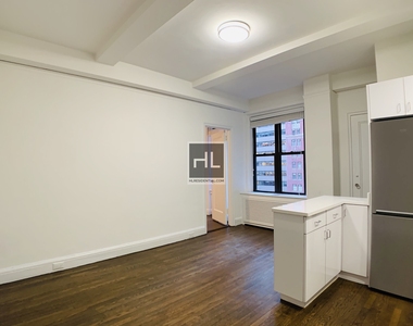 East 46 Street - Photo Thumbnail 1