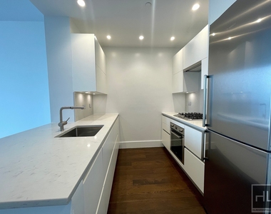 East 44th Street - Photo Thumbnail 3