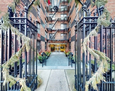 West 13 Street - Photo Thumbnail 10