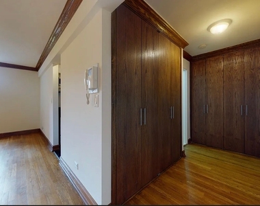 West 13 Street - Photo Thumbnail 3