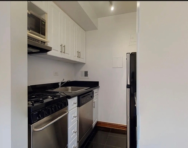 West 13 Street - Photo Thumbnail 4
