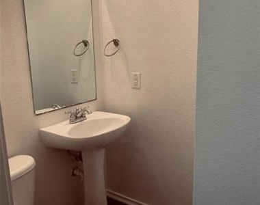 2304 Aldergate Drive - Photo Thumbnail 8