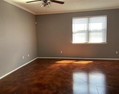 2304 Aldergate Drive - Photo Thumbnail 7