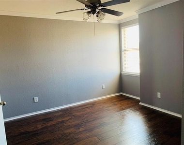 2304 Aldergate Drive - Photo Thumbnail 10