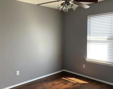 2304 Aldergate Drive - Photo Thumbnail 9