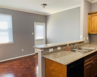 2304 Aldergate Drive - Photo Thumbnail 6